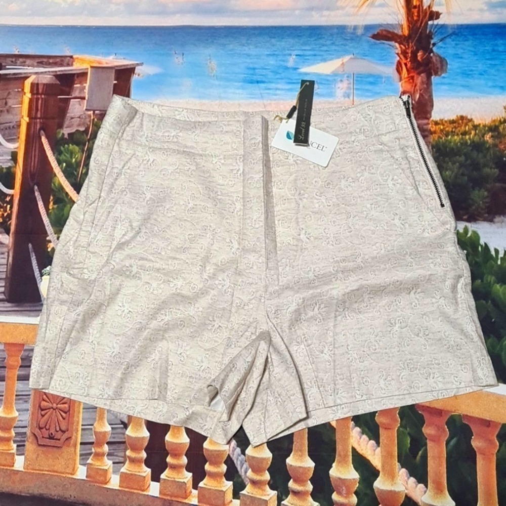Level 99 Cream Floral Shorts‎ Size 30 NWT